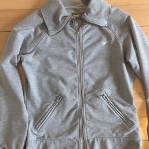 Grey Nike sweater (women)